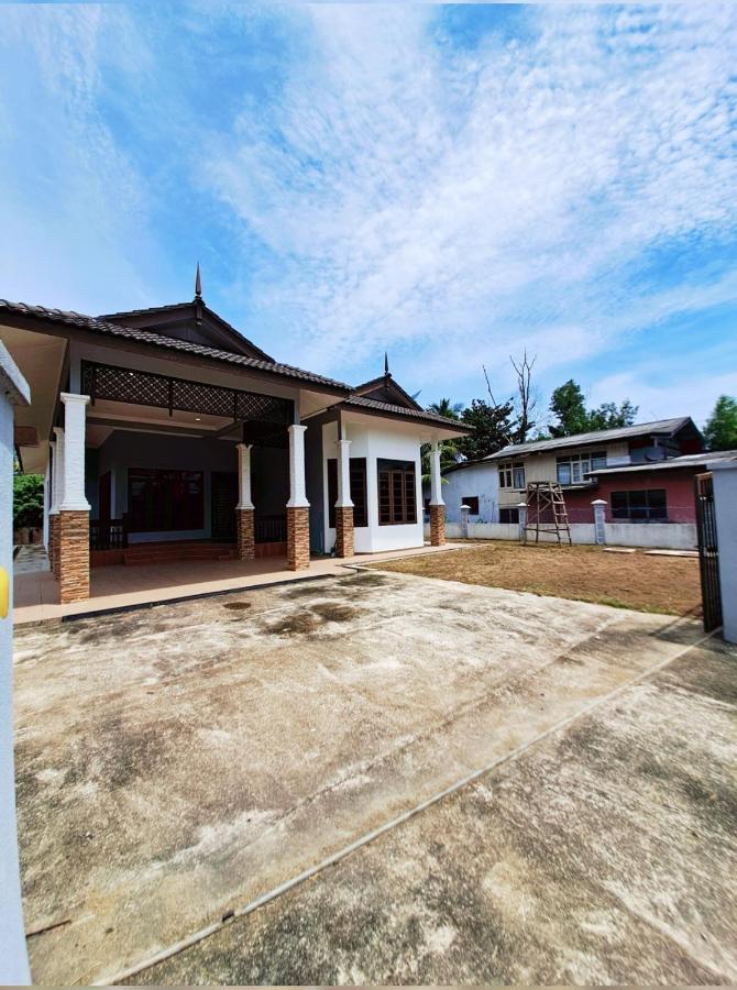 Zn Homestay Gong Badak Kampong Pengkalan Maras Экстерьер фото